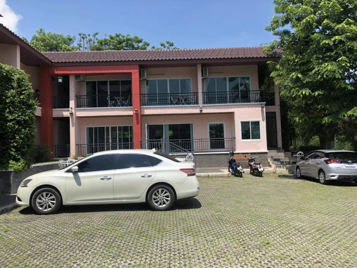 Rose Villa Hote Pak Chong Buitenkant foto