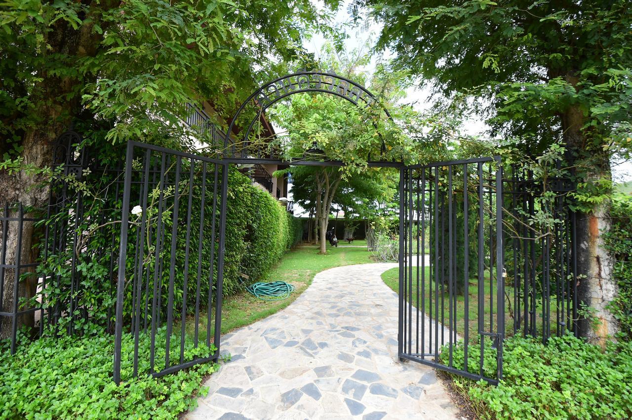 Rose Villa Hote Pak Chong Buitenkant foto