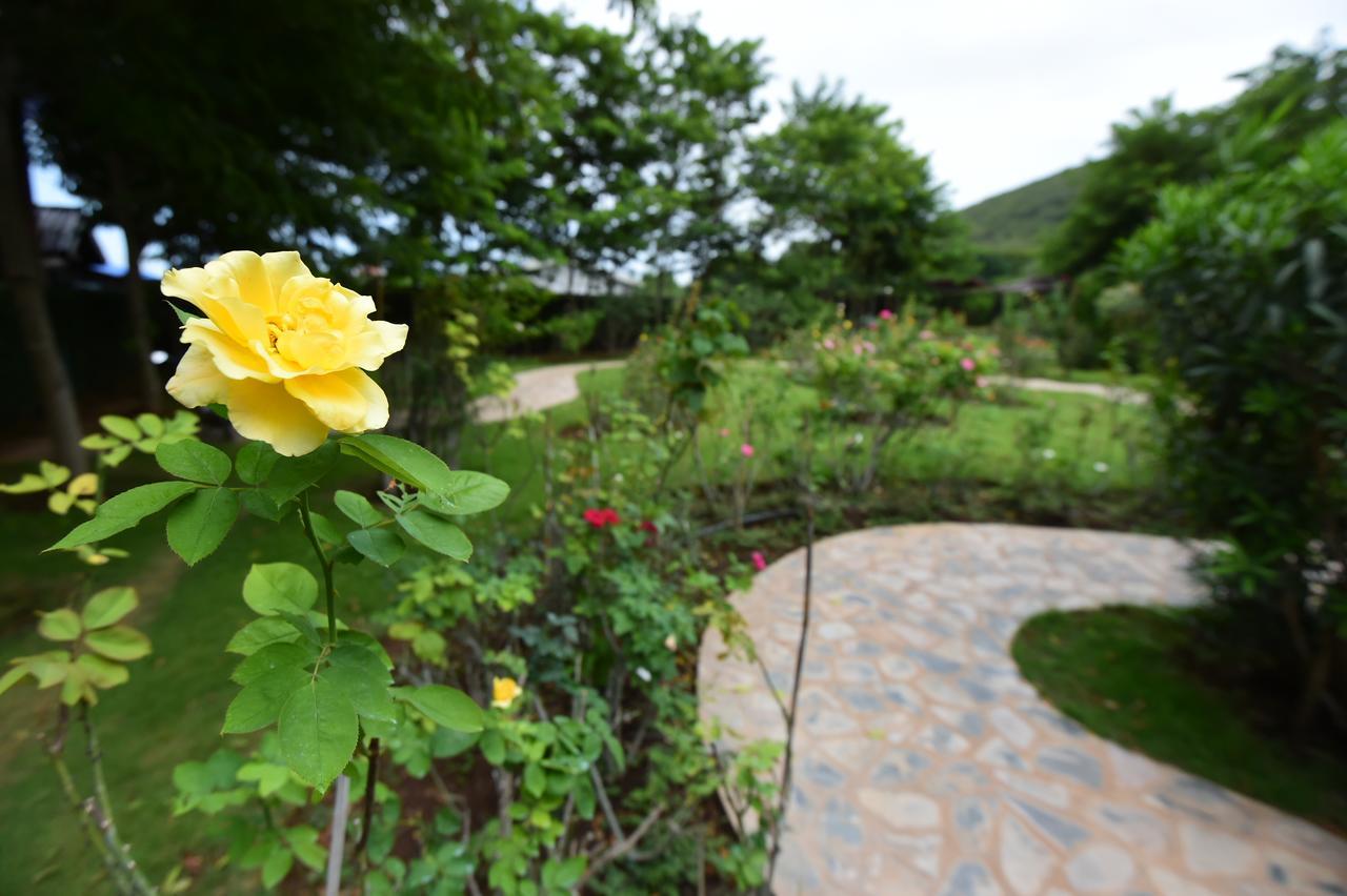 Rose Villa Hote Pak Chong Buitenkant foto